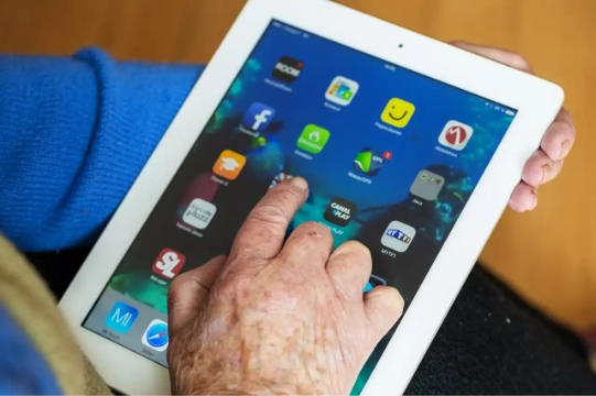 Apps für SeniorInnen erklärt mit den Medienlotsinnen